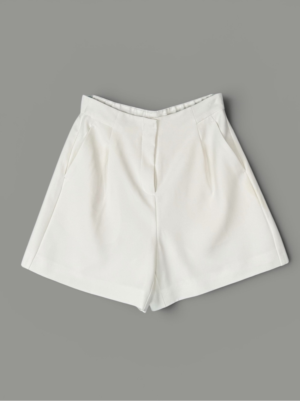 GOELIA Tailored A Line Basic Shorts US 6 Off White High Rise Satin